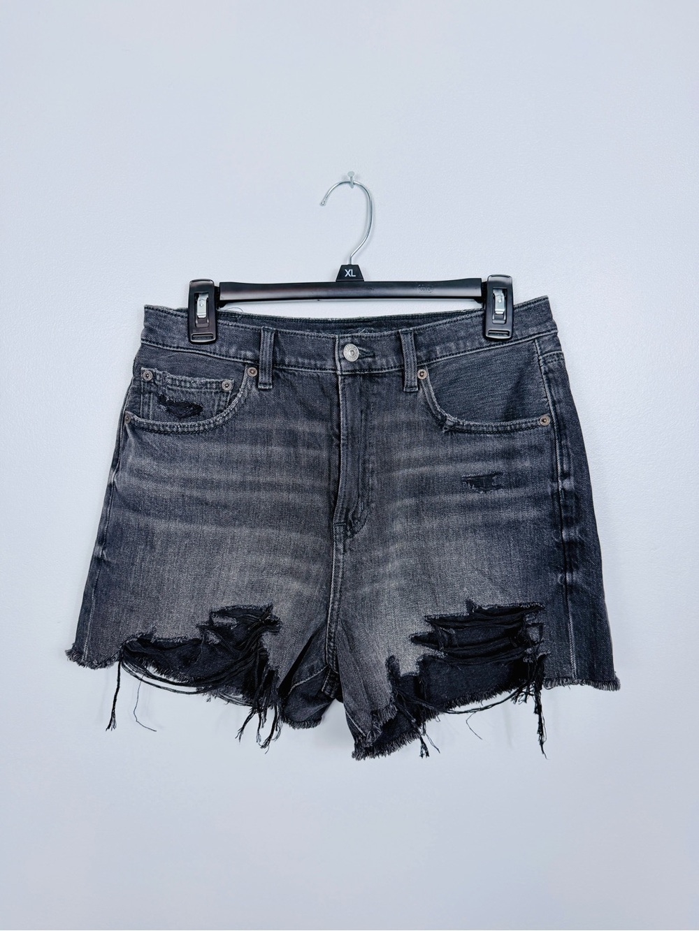 American Eagle black denim distressed highest rise 90s boyfriend shorts size 8